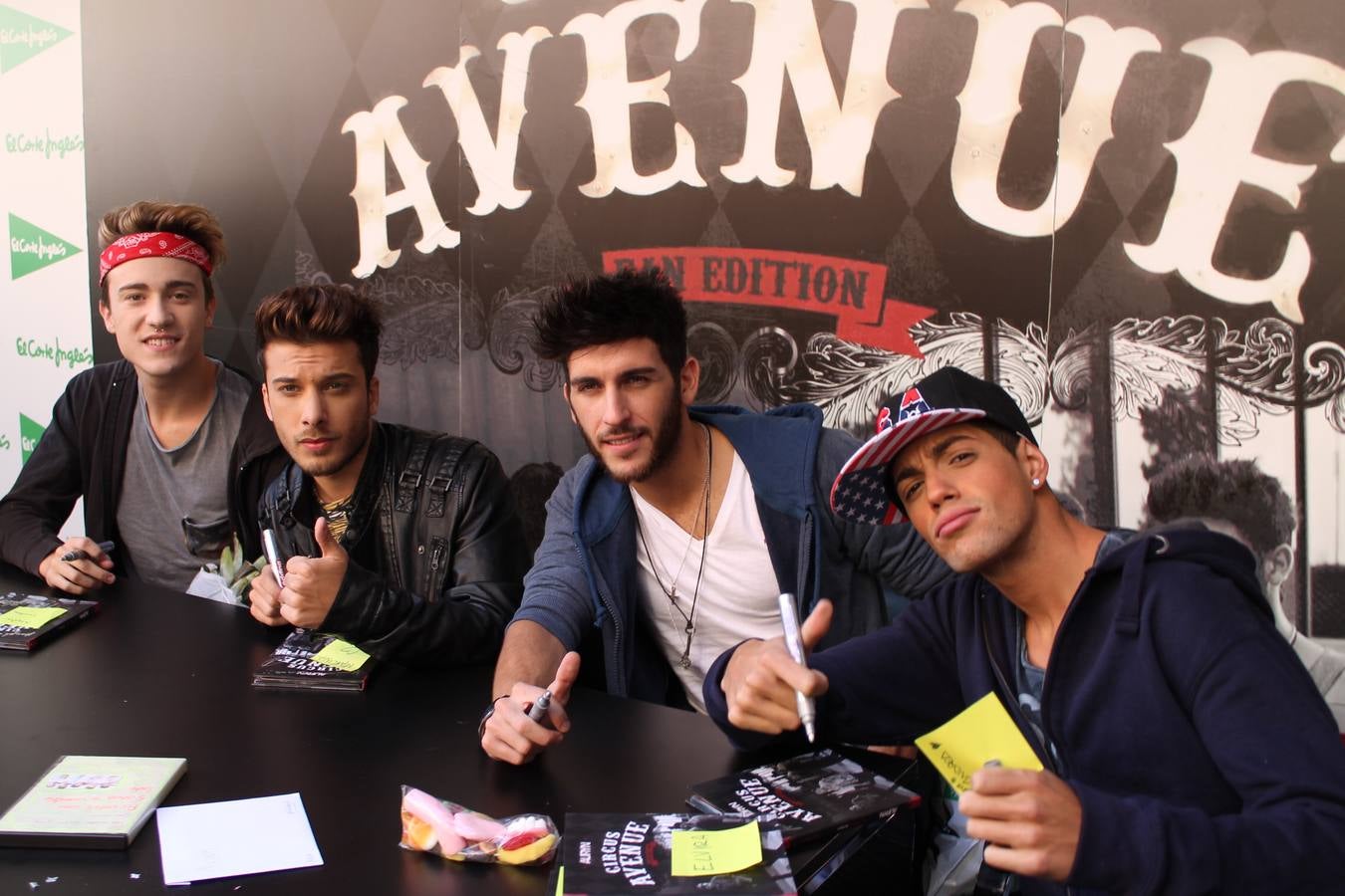 Multitudinaria firma de discos de Auryn en El Corte Inglés de Valladolid