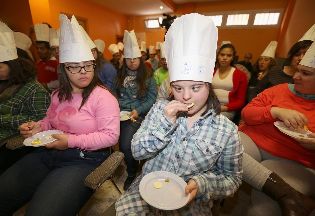 El cocinero Jesús Sanabria da una charla sobre los sabores a los alumnos del colegio El Pino de Obregón