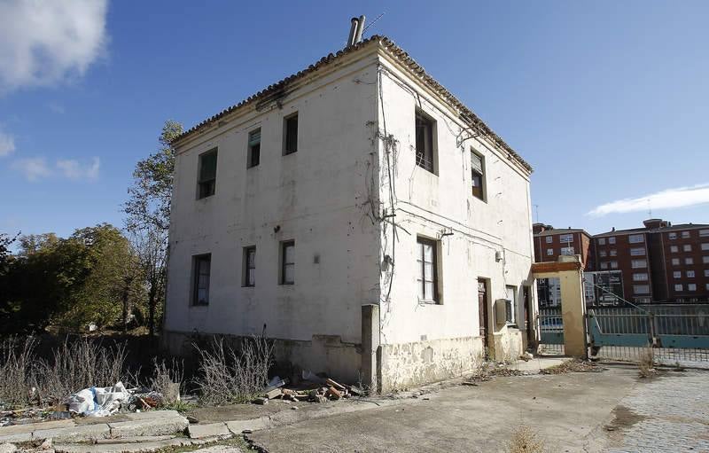 Terrenos abandonados de la antigua azucarera Ebro Agrícola en Venta de Baños (Palencia)