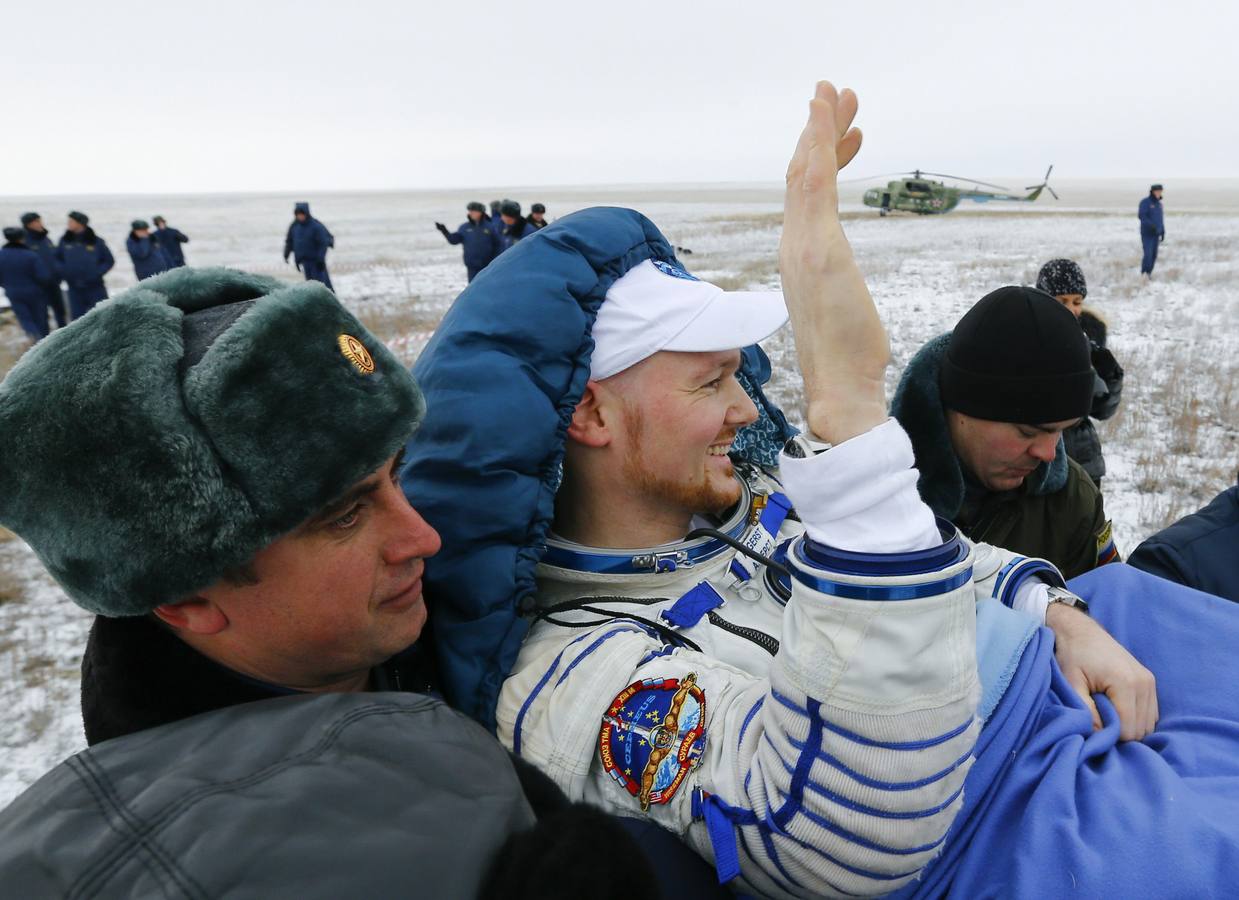 La nave Soyuz aterriza en Kazajistán con tres tripulantes a bordo