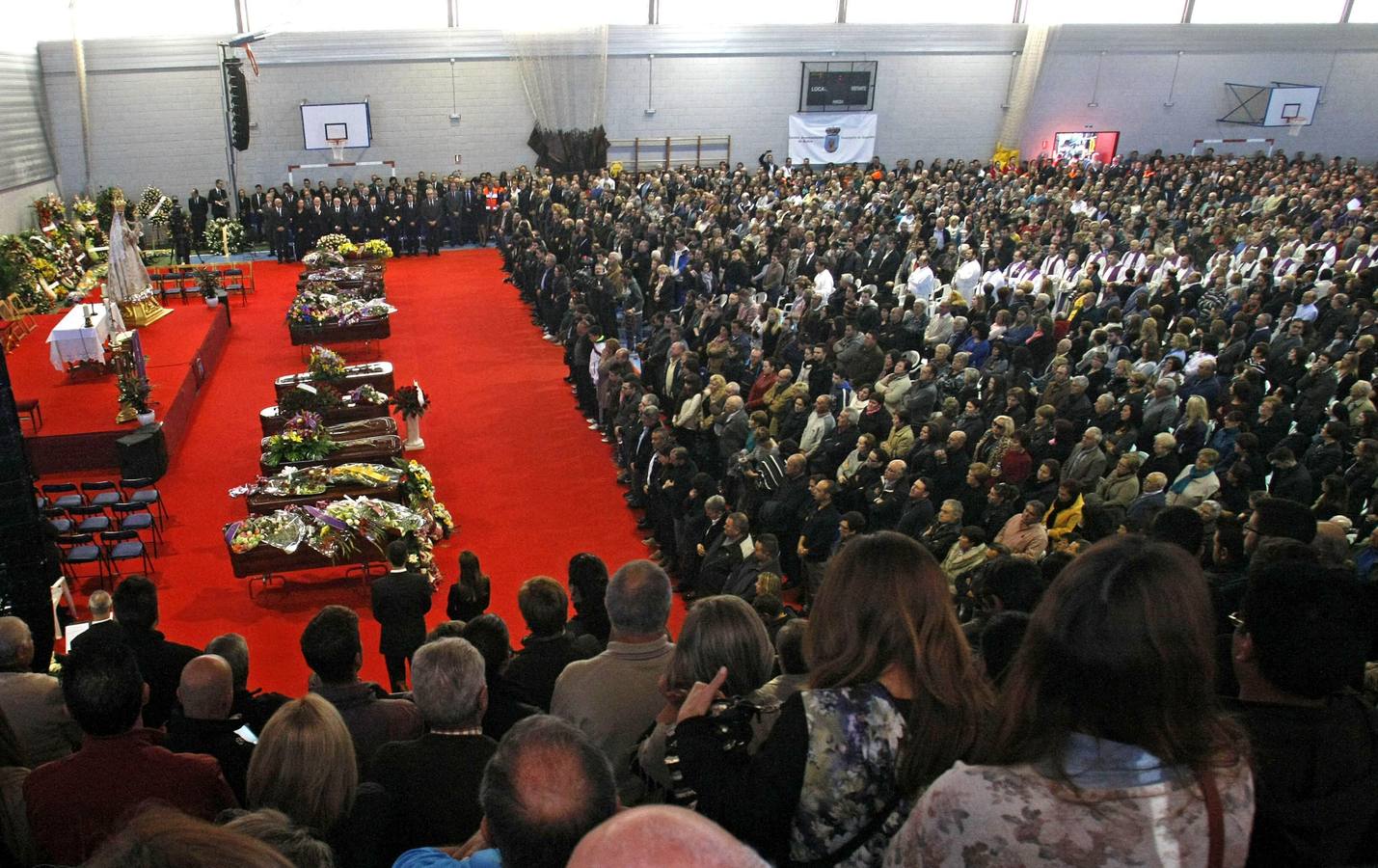 Los Reyes presiden el funeral en Bullas por las víctimas del accidente de autobús