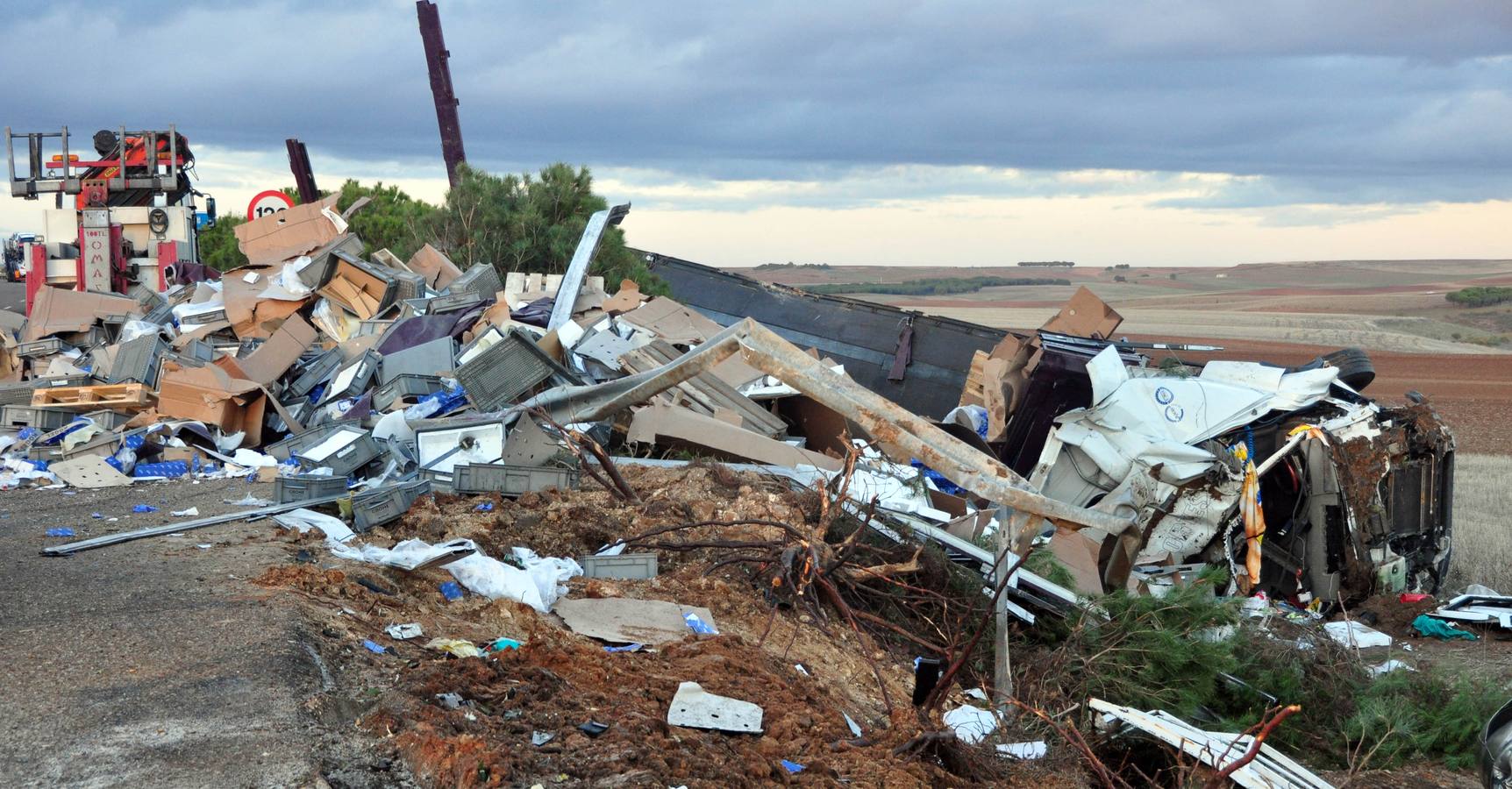 Dos camiones colisionan en la A-62 a la altura de Siete Iglesias de Trabancos (Valladolid)