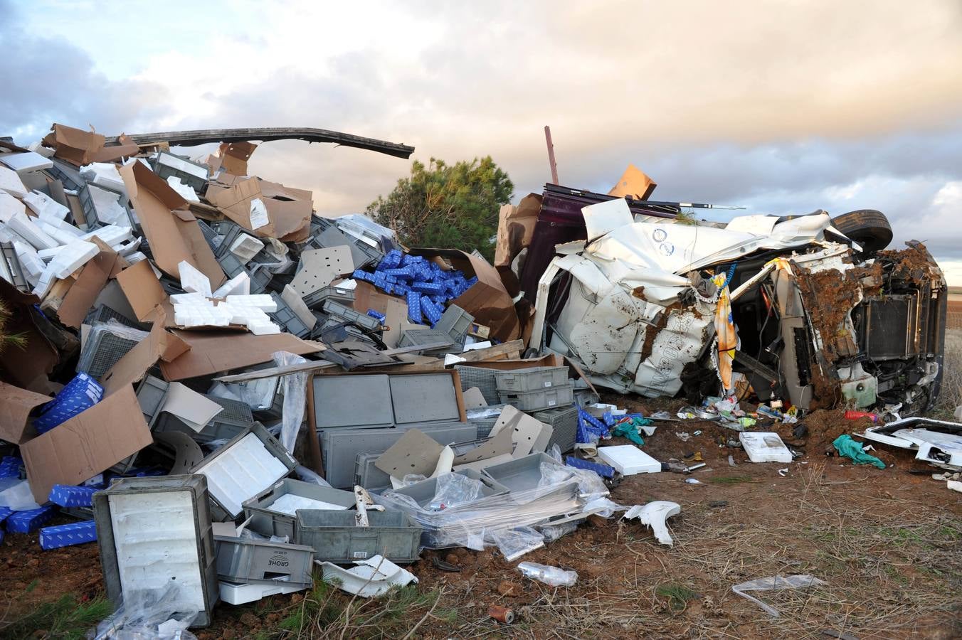 Dos camiones colisionan en la A-62 a la altura de Siete Iglesias de Trabancos (Valladolid)