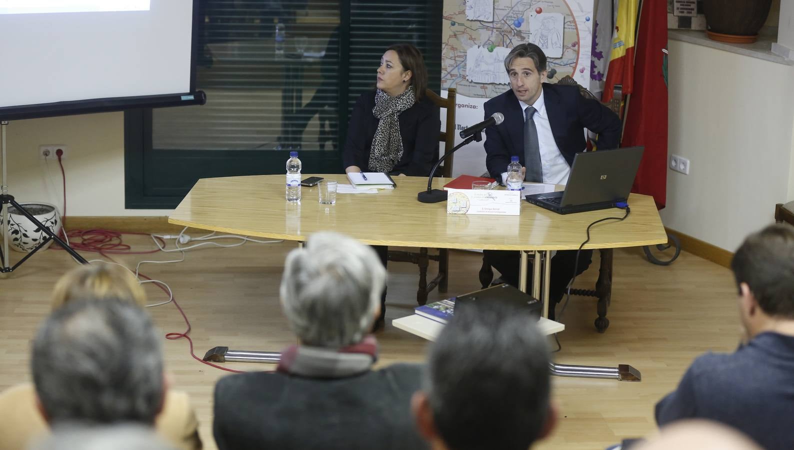 El historiador Enrique Berzal en el ciclo &#039;La Historia de la Provincia de Valladolid&#039; celebrado en Olivares de Duero