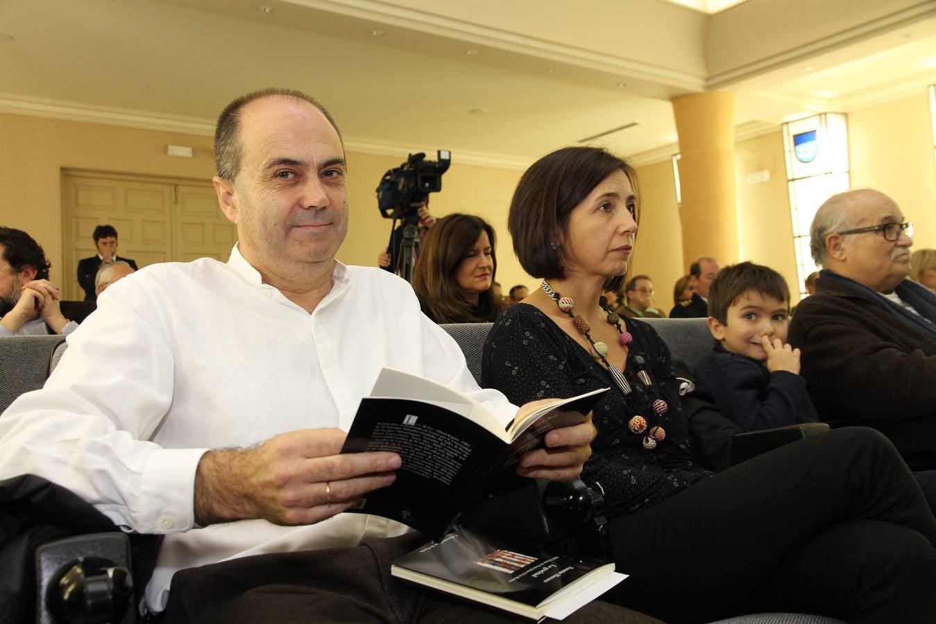 El poeta Fermín Herrero recoge en Segovia el XXIV Premio de Poesía Gil de Biedma