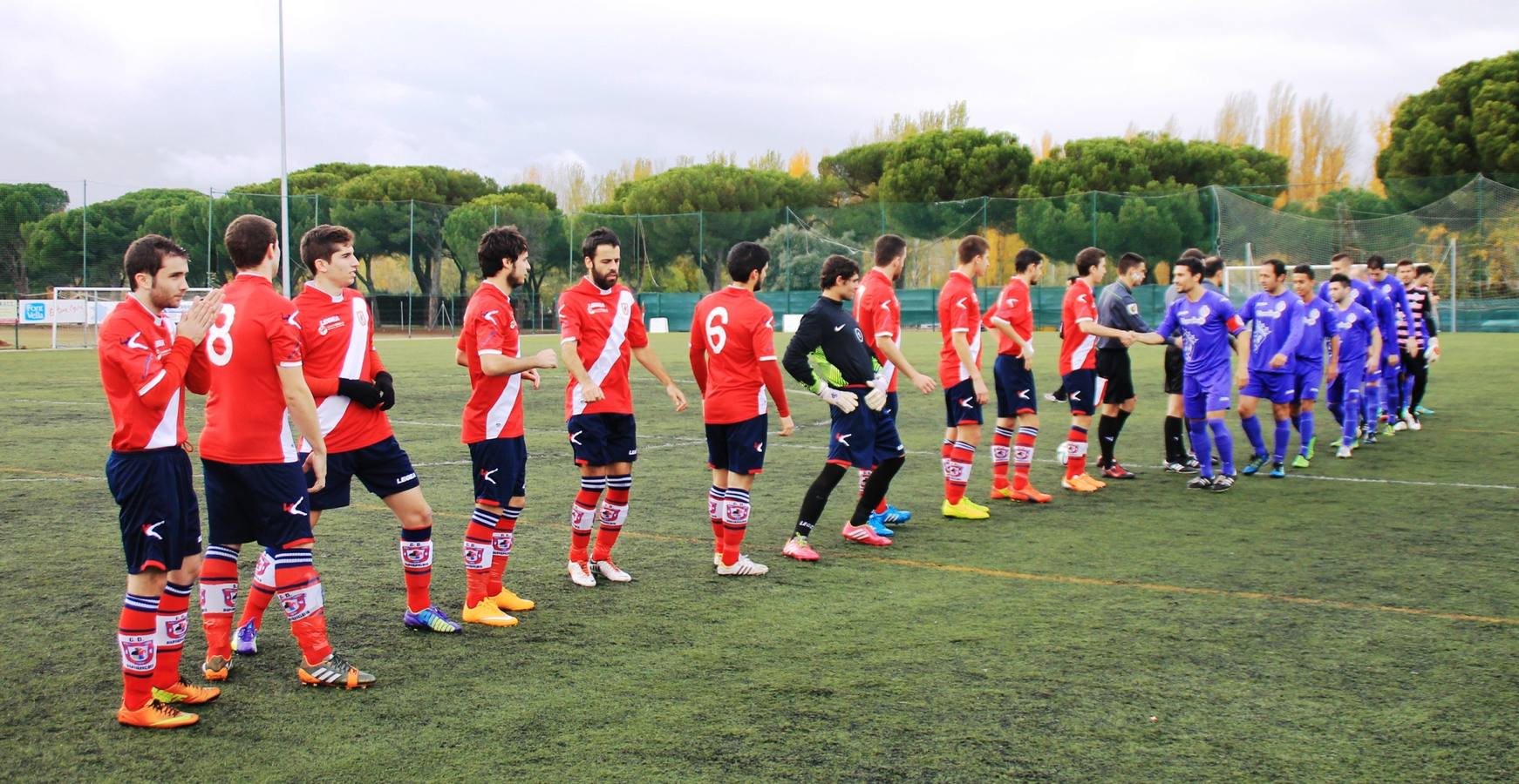 Partido de fútbol entre el Villa de Simancas y el Cristo Atlético (1-1)