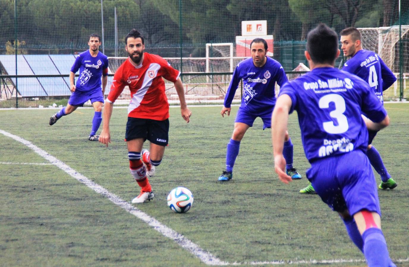 Partido de fútbol entre el Villa de Simancas y el Cristo Atlético (1-1)