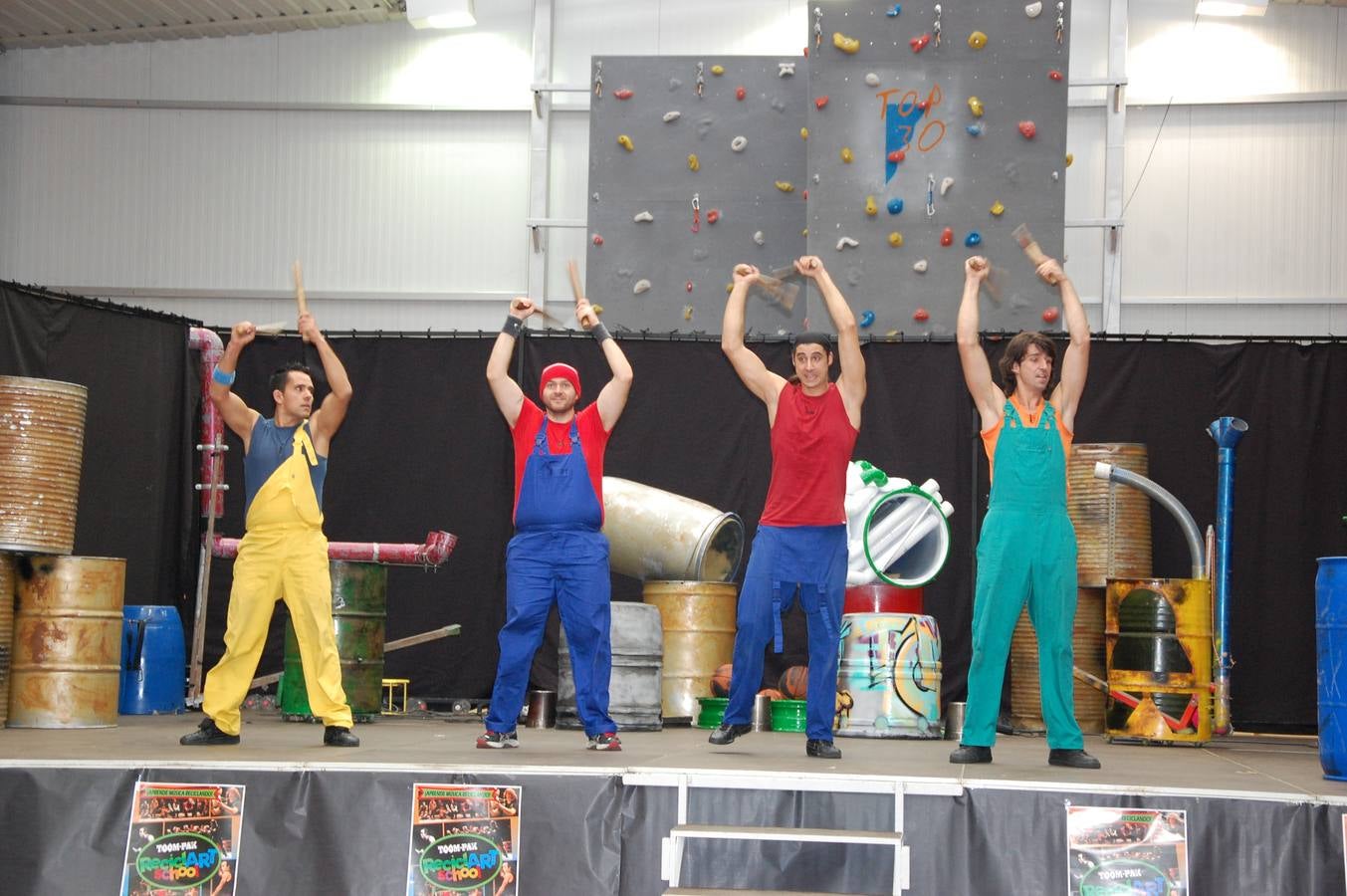 1.800 alumnos asisten en Guardo a los espectáculos de la compañía Toom-pack