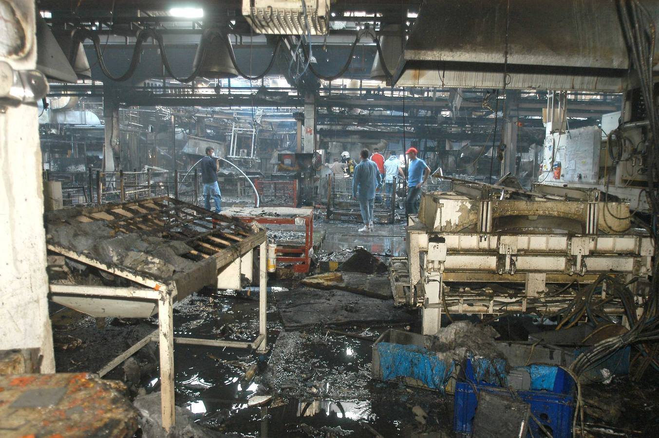 10.10.08 Estado de las instalaciones de la planta de Faurecia en Olmedo tras el incendio que afectó a un tercio de la factoría.