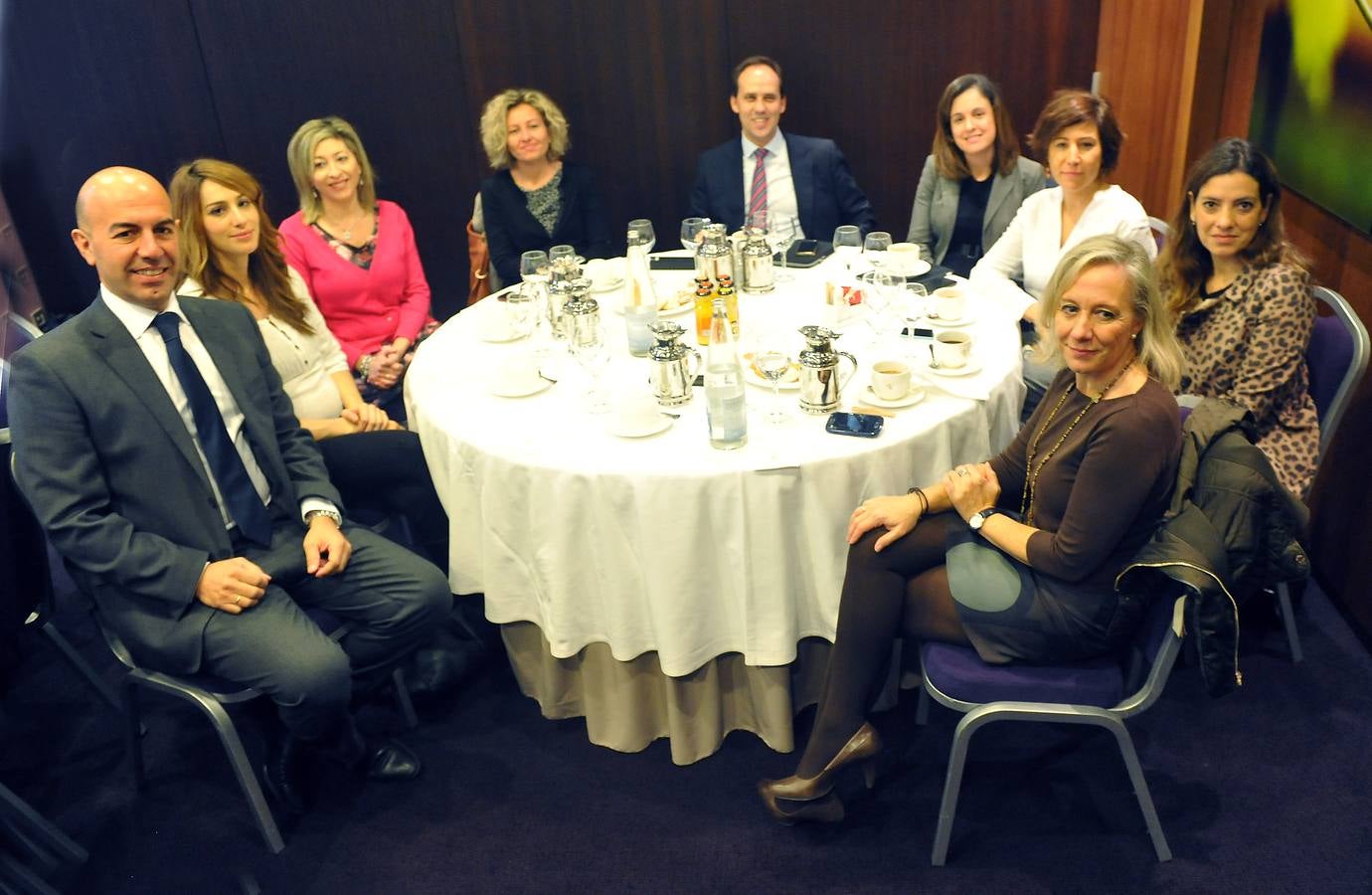 José Portela y Milvia García (CaixaBank), Yolanda Alonso y Águeda González (MoreStephens), Enrique Martínez (Gestoría Martínez Llanos), Laura del Palacio (Mercadona) y Marifé Blanco, Rocío Bustamante y Ana Alonso (El Norte).