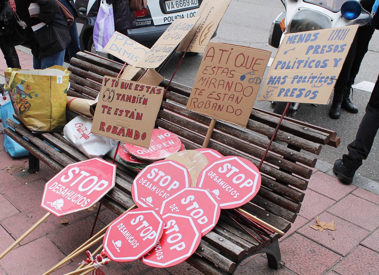 Protesta contra los desahucios en el barrio de Delicias de Valladolid