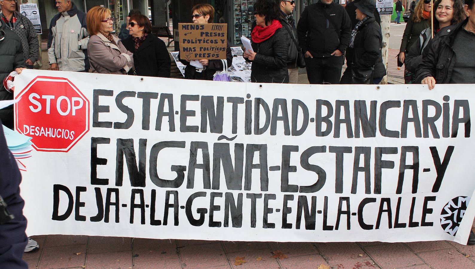 Protesta contra los desahucios en el barrio de Delicias de Valladolid