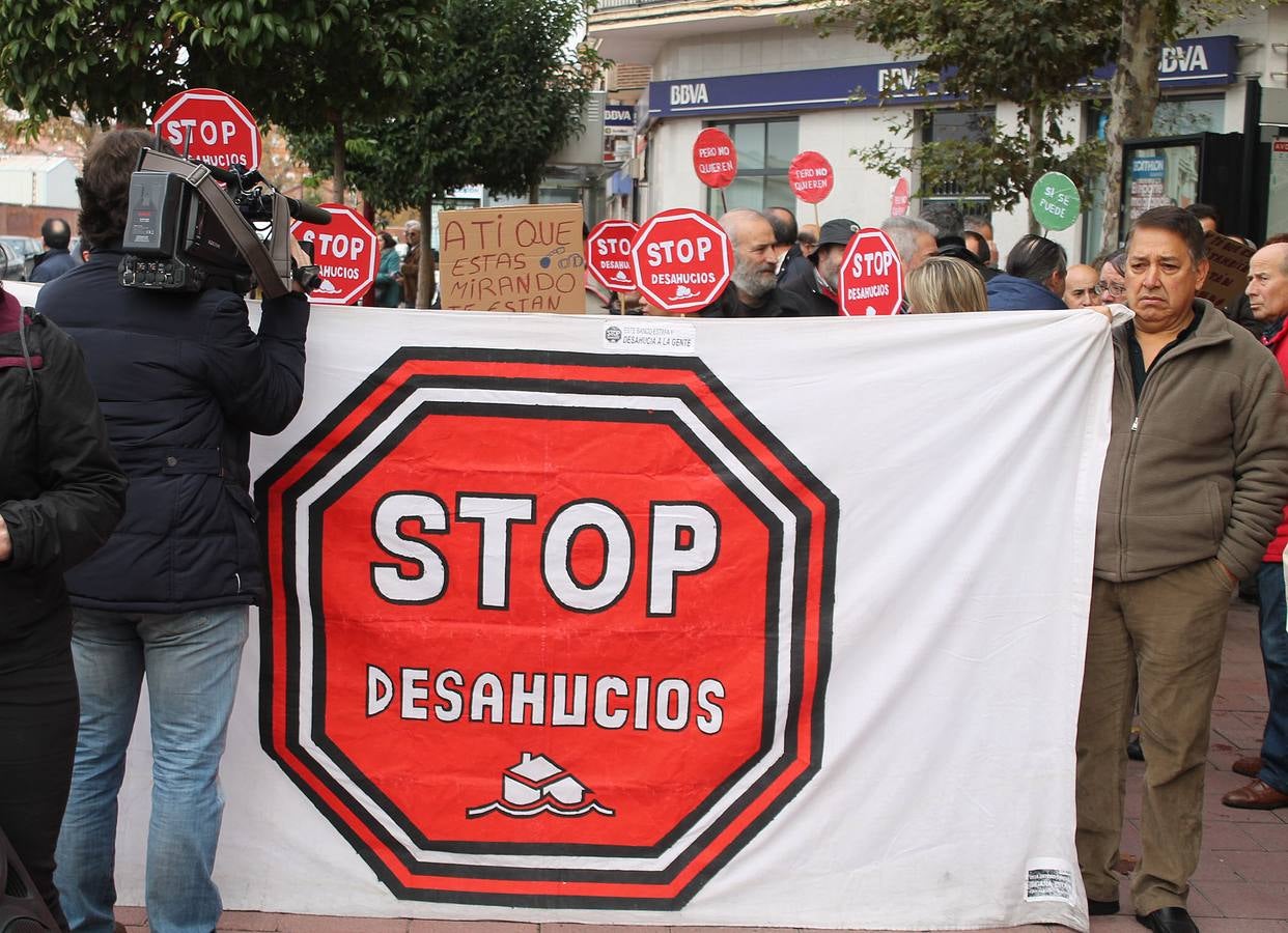 Protesta contra los desahucios en el barrio de Delicias de Valladolid