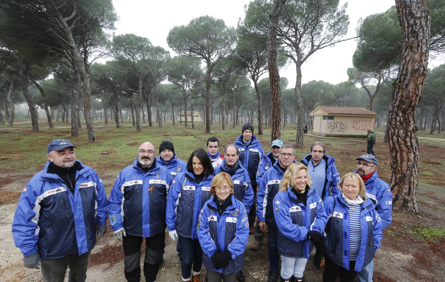 Socios de Turismoto plantan 140 árboles en la antigua sede de Pingüinos