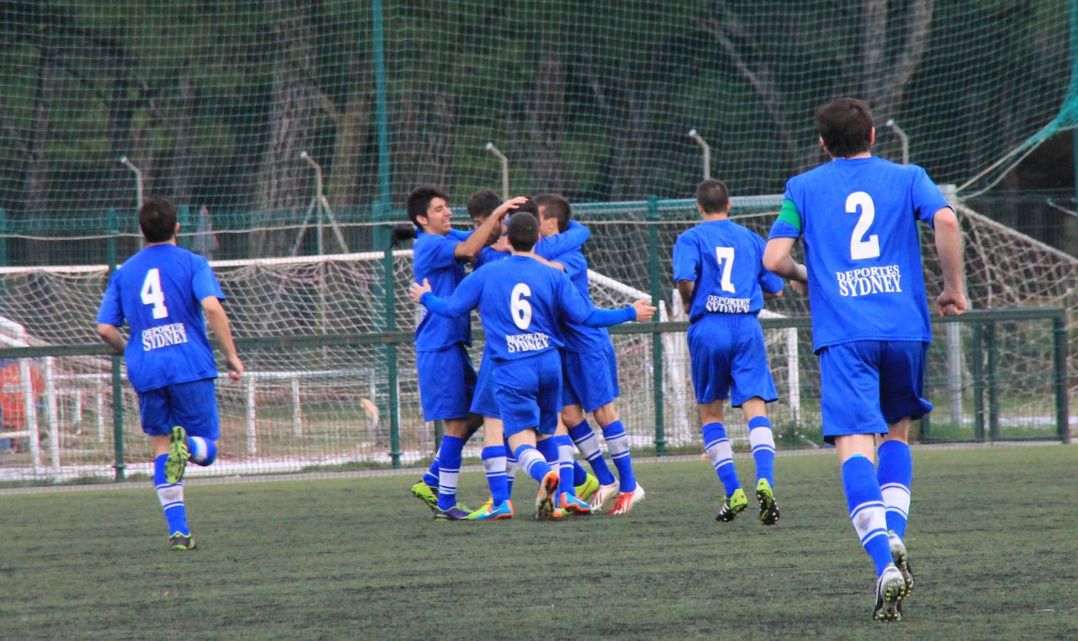 Partido de fútbol entre el Villa de Simancas y el Atlético Tordesillas (1-3)
