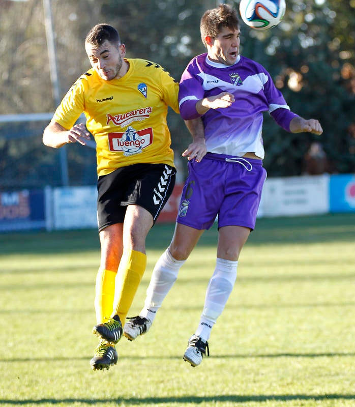 Partido de fútbol entre el Becerril y La Bañeza (1-4)