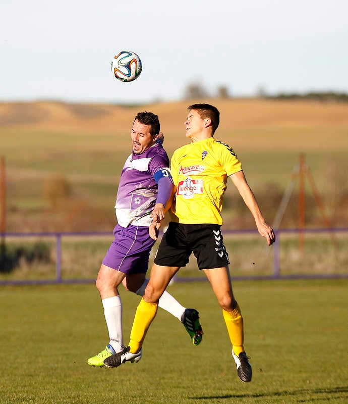 Partido de fútbol entre el Becerril y La Bañeza (1-4)