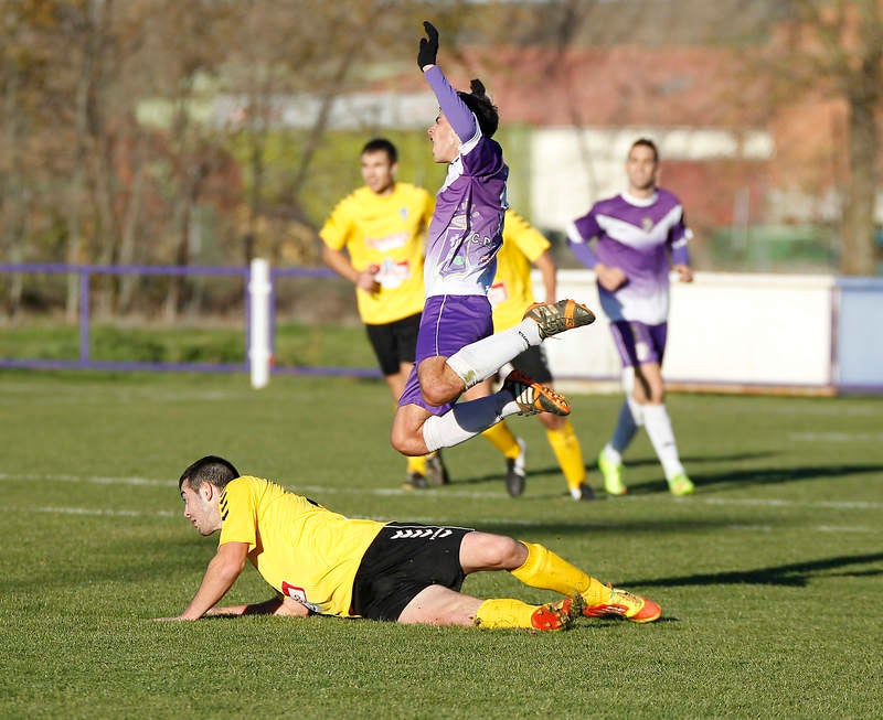 Partido de fútbol entre el Becerril y La Bañeza (1-4)