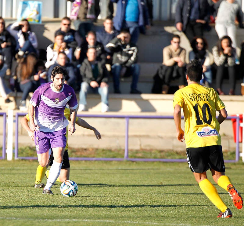 Partido de fútbol entre el Becerril y La Bañeza (1-4)