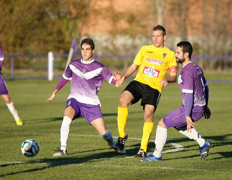 Partido de fútbol entre el Becerril y La Bañeza (1-4)