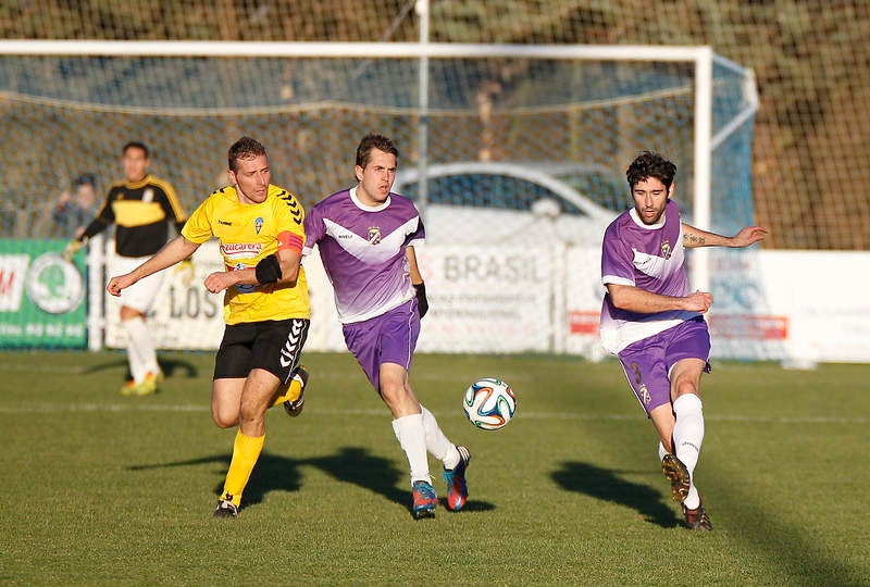 Partido de fútbol entre el Becerril y La Bañeza (1-4)