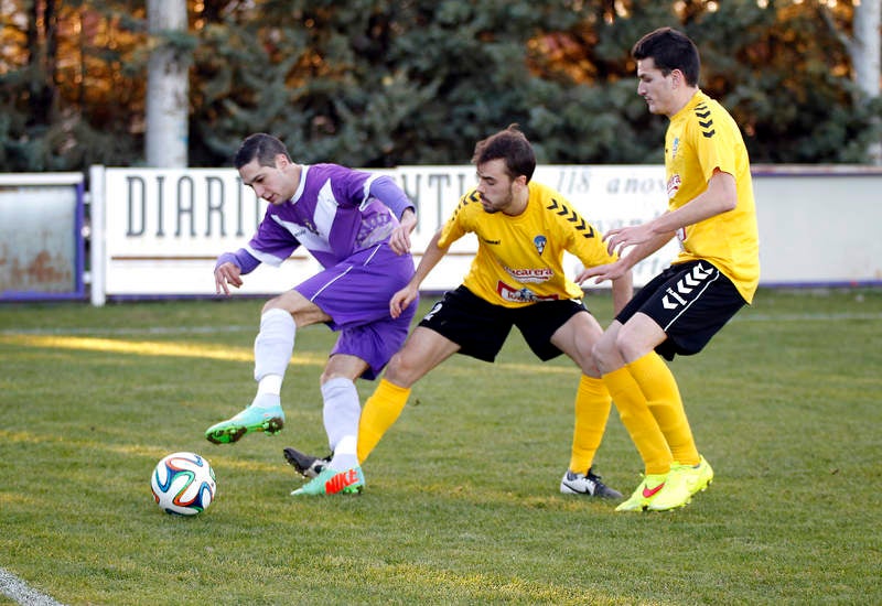 Partido de fútbol entre el Becerril y La Bañeza (1-4)