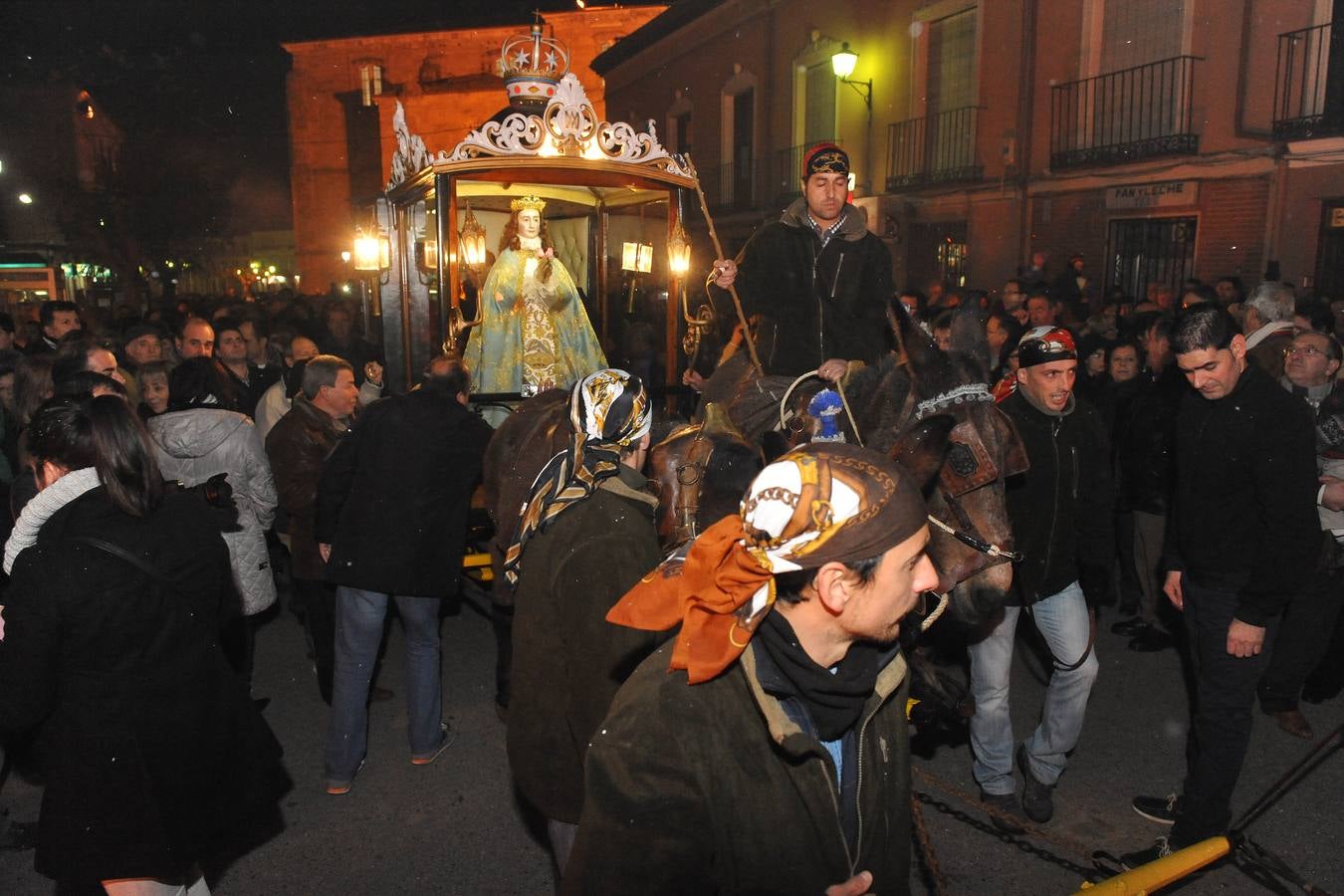 Procesión de la Virgen de los Pegotes en Nava del Rey