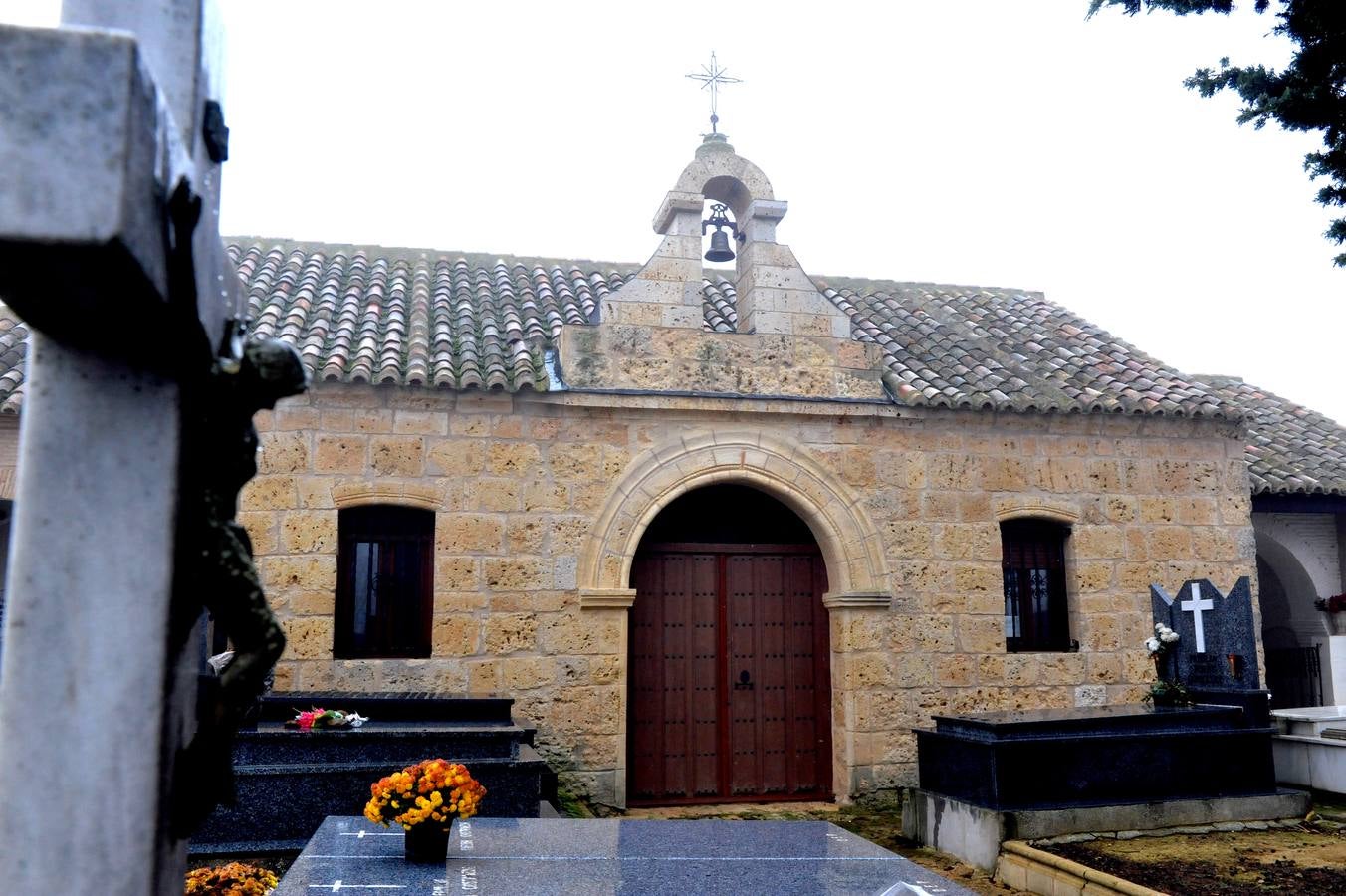 Ceinos de Campos recupera los restos de los arcos de la antigua iglesia de Santa María del Temple