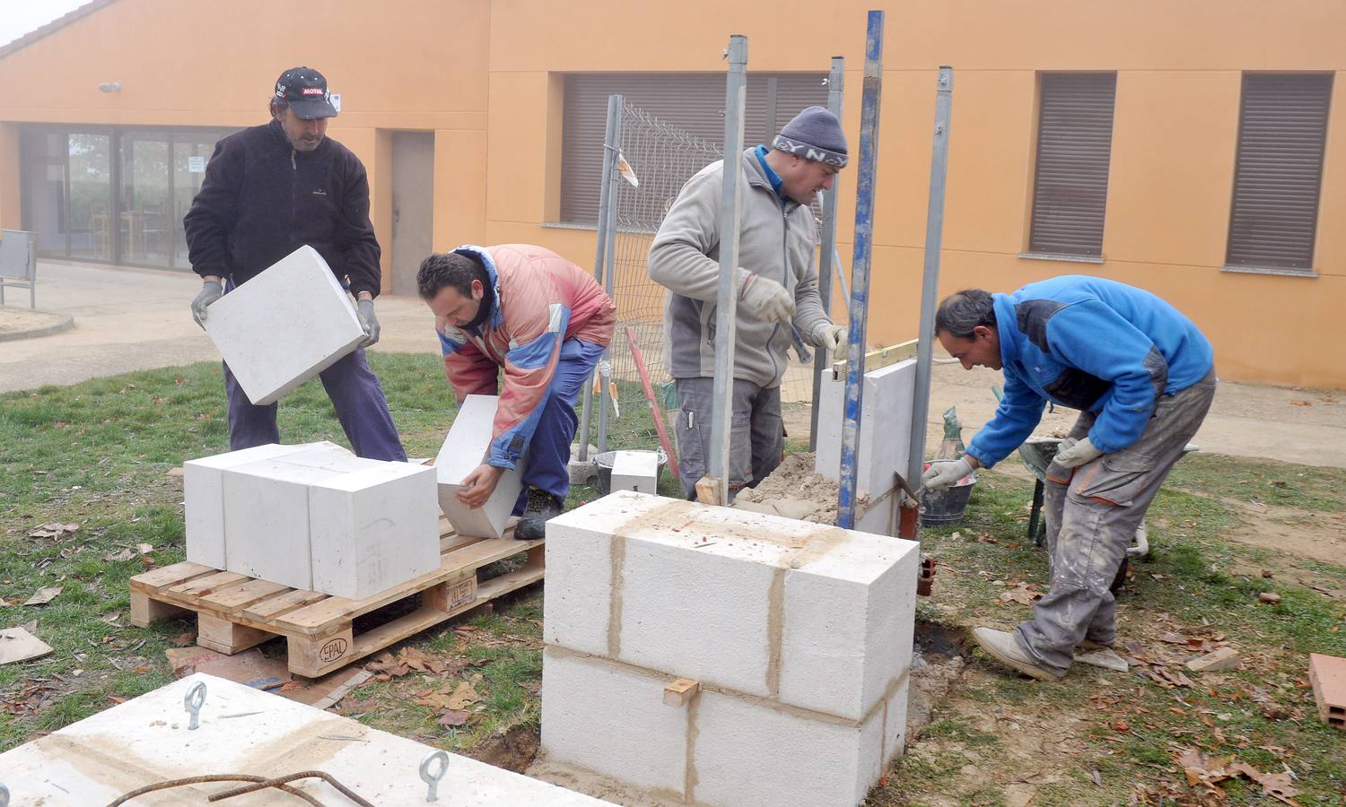 Ceinos de Campos recupera los restos de los arcos de la antigua iglesia de Santa María del Temple