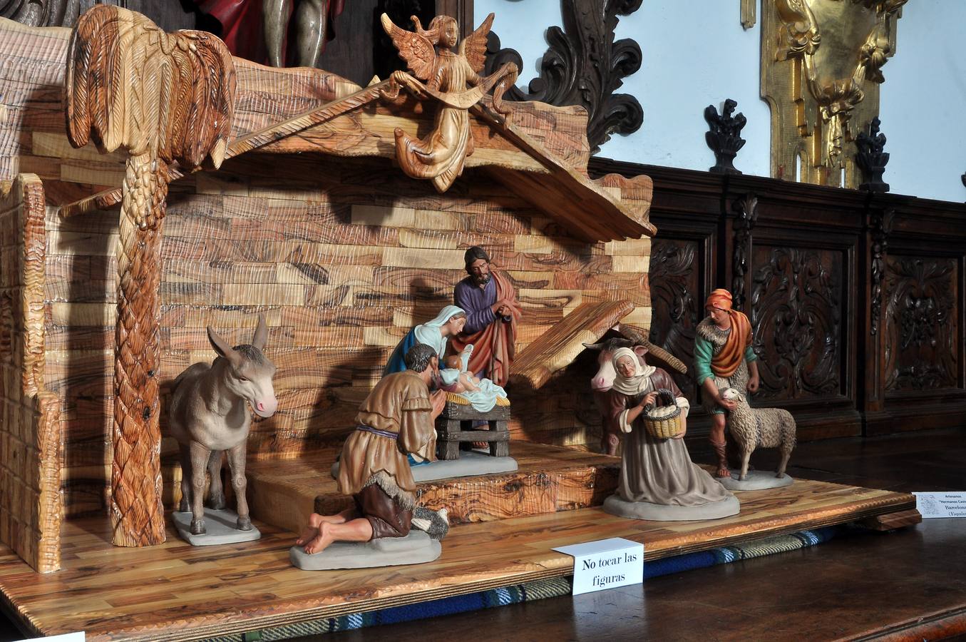 Exposición de belenes de la colección de Miguel Gallego en la sacristía de la iglesia de Nuestra Señora de la Asunción, en Rueda