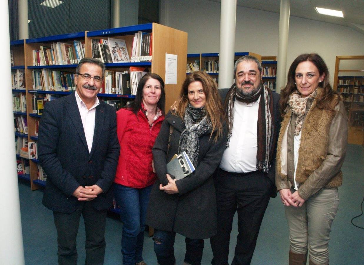 Encuentro poético-literario de Carlos Aganzo en la biblioteca de Íscar
