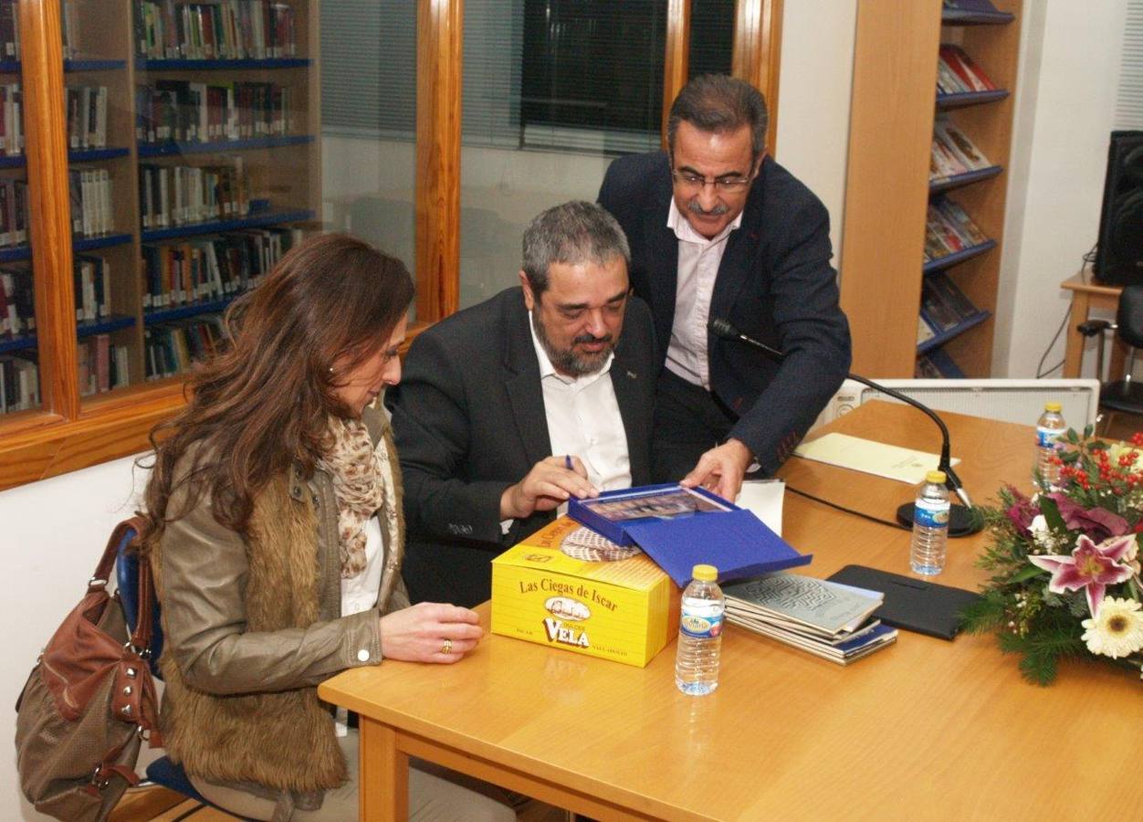Encuentro poético-literario de Carlos Aganzo en la biblioteca de Íscar