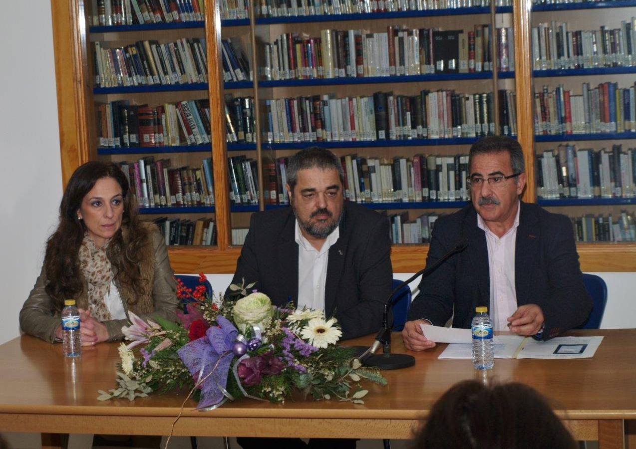 Encuentro poético-literario de Carlos Aganzo en la biblioteca de Íscar