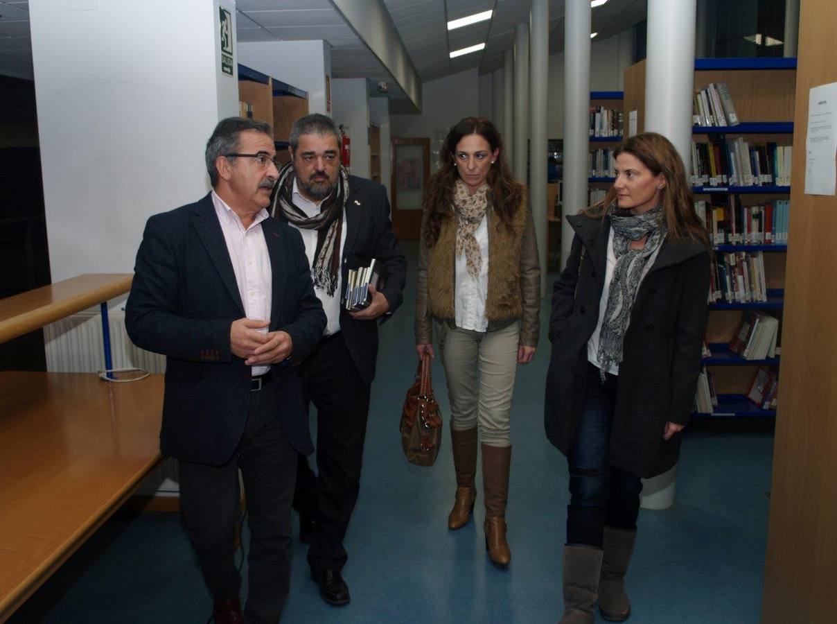 Encuentro poético-literario de Carlos Aganzo en la biblioteca de Íscar