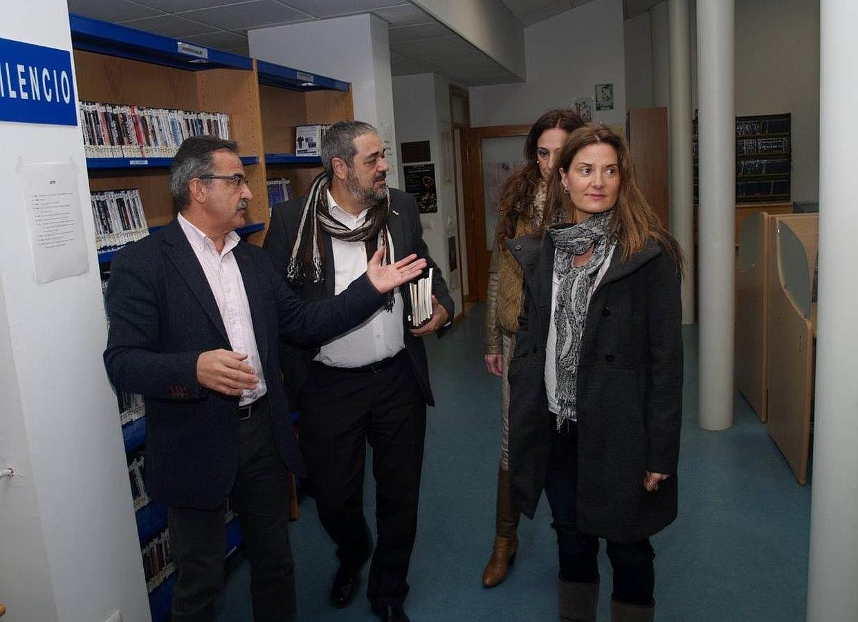 Encuentro poético-literario de Carlos Aganzo en la biblioteca de Íscar