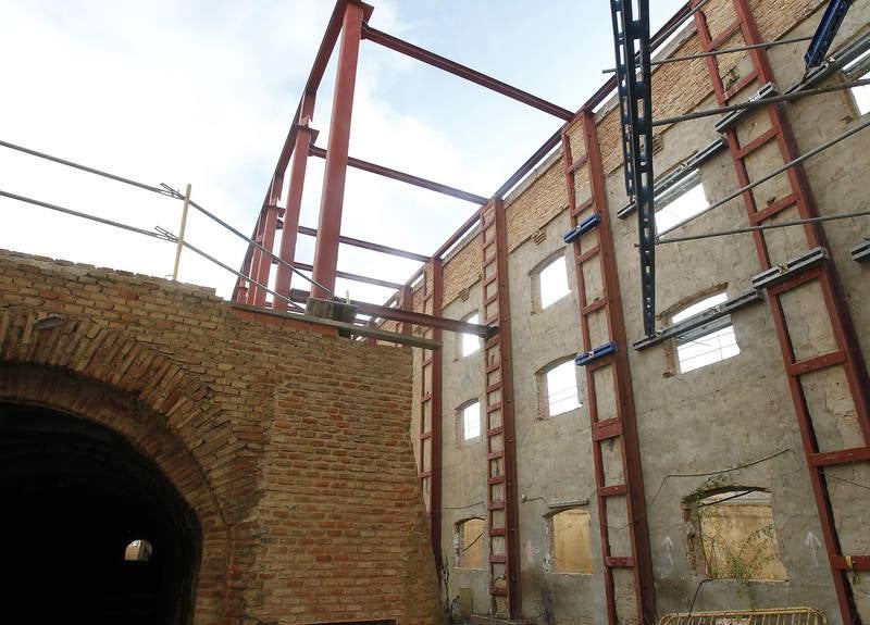 Edificio de la antigua fábrica de La Tejera (Palencia), cuyas obras se encuentran paradas