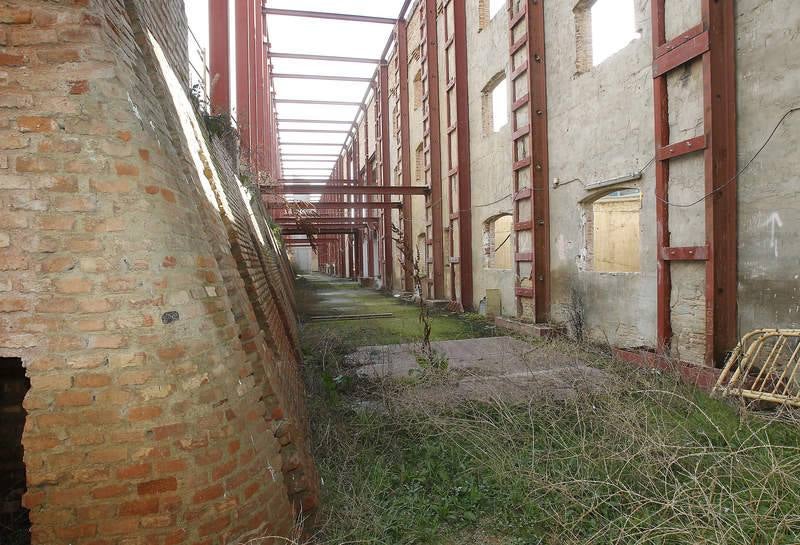 Edificio de la antigua fábrica de La Tejera (Palencia), cuyas obras se encuentran paradas