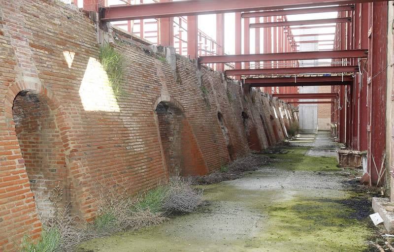 Edificio de la antigua fábrica de La Tejera (Palencia), cuyas obras se encuentran paradas