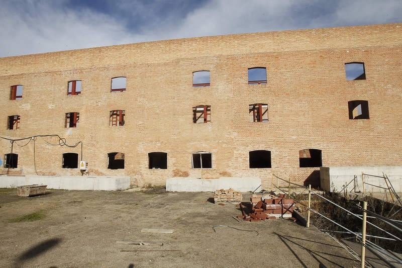 Edificio de la antigua fábrica de La Tejera (Palencia), cuyas obras se encuentran paradas