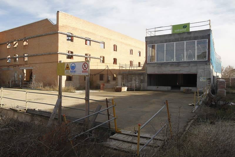 Edificio de la antigua fábrica de La Tejera (Palencia), cuyas obras se encuentran paradas