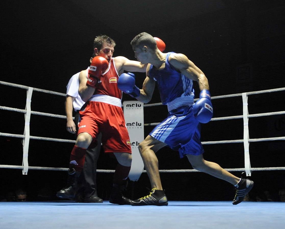 Combate de Boxeo en el Polideportivo Rondilla de Valladolid