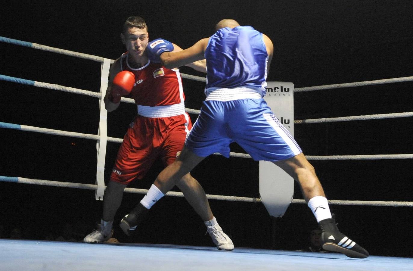 Combate de Boxeo en el Polideportivo Rondilla de Valladolid