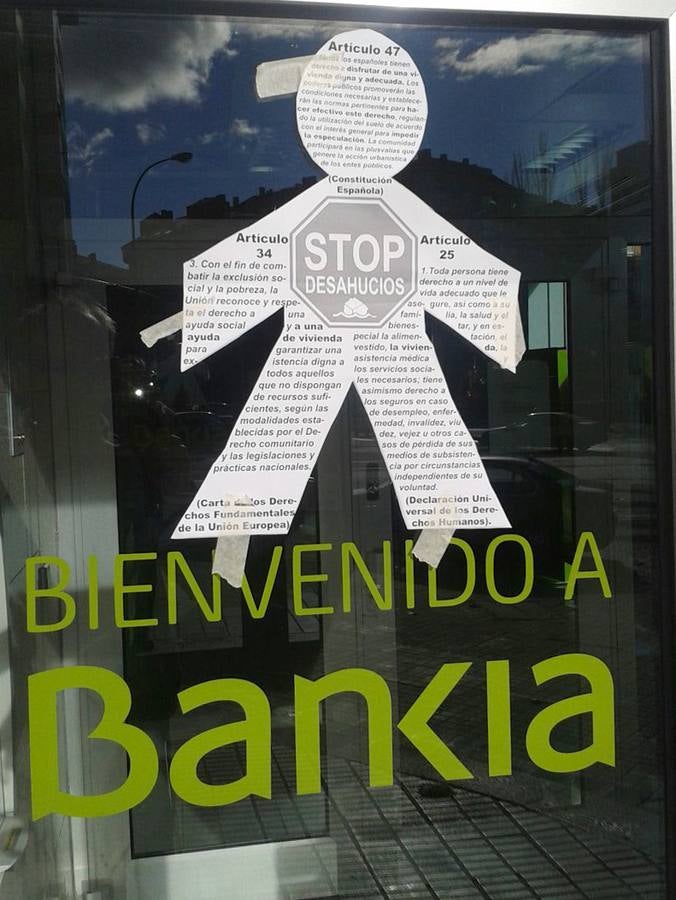 Stop Desahucios empapela los bancos de Valladolid