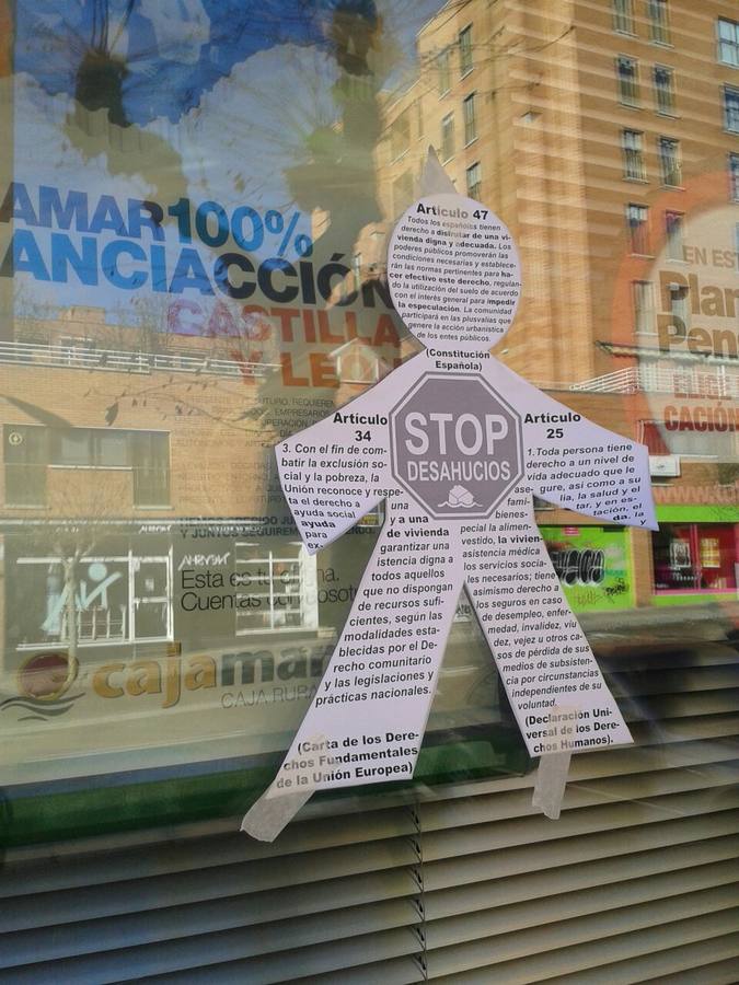 Stop Desahucios empapela los bancos de Valladolid