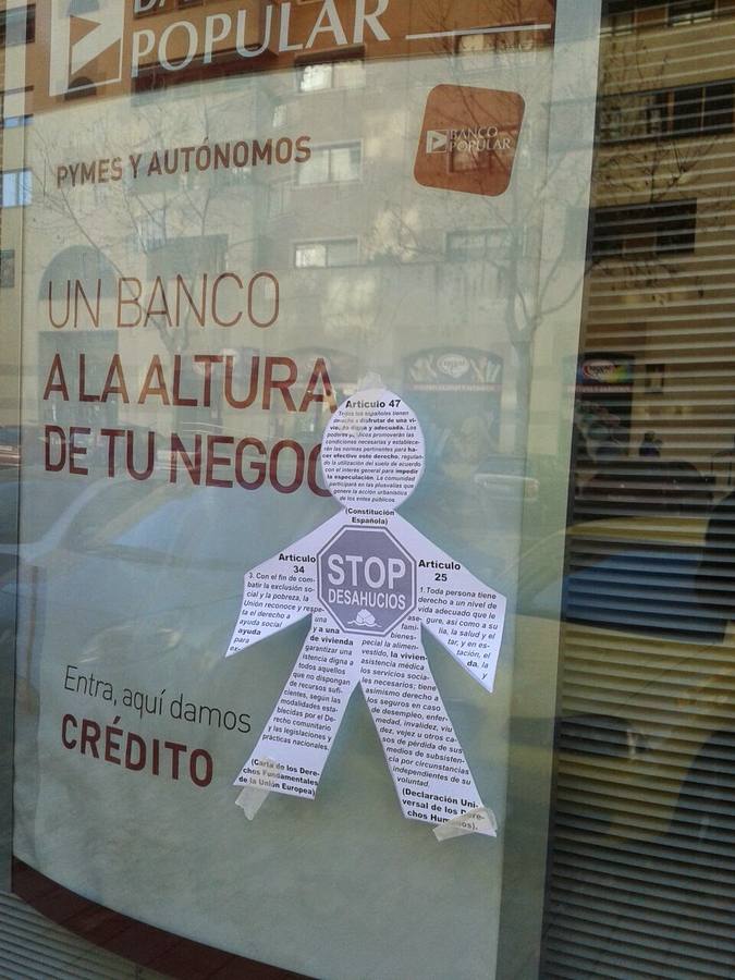 Stop Desahucios empapela los bancos de Valladolid