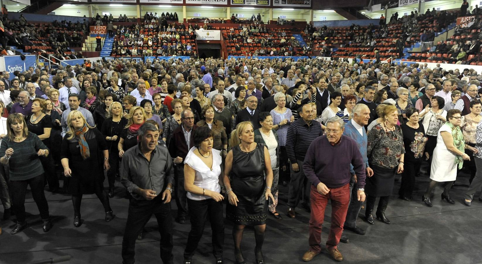 Fiesta de los mayores en el pabellón Huerta del Rey