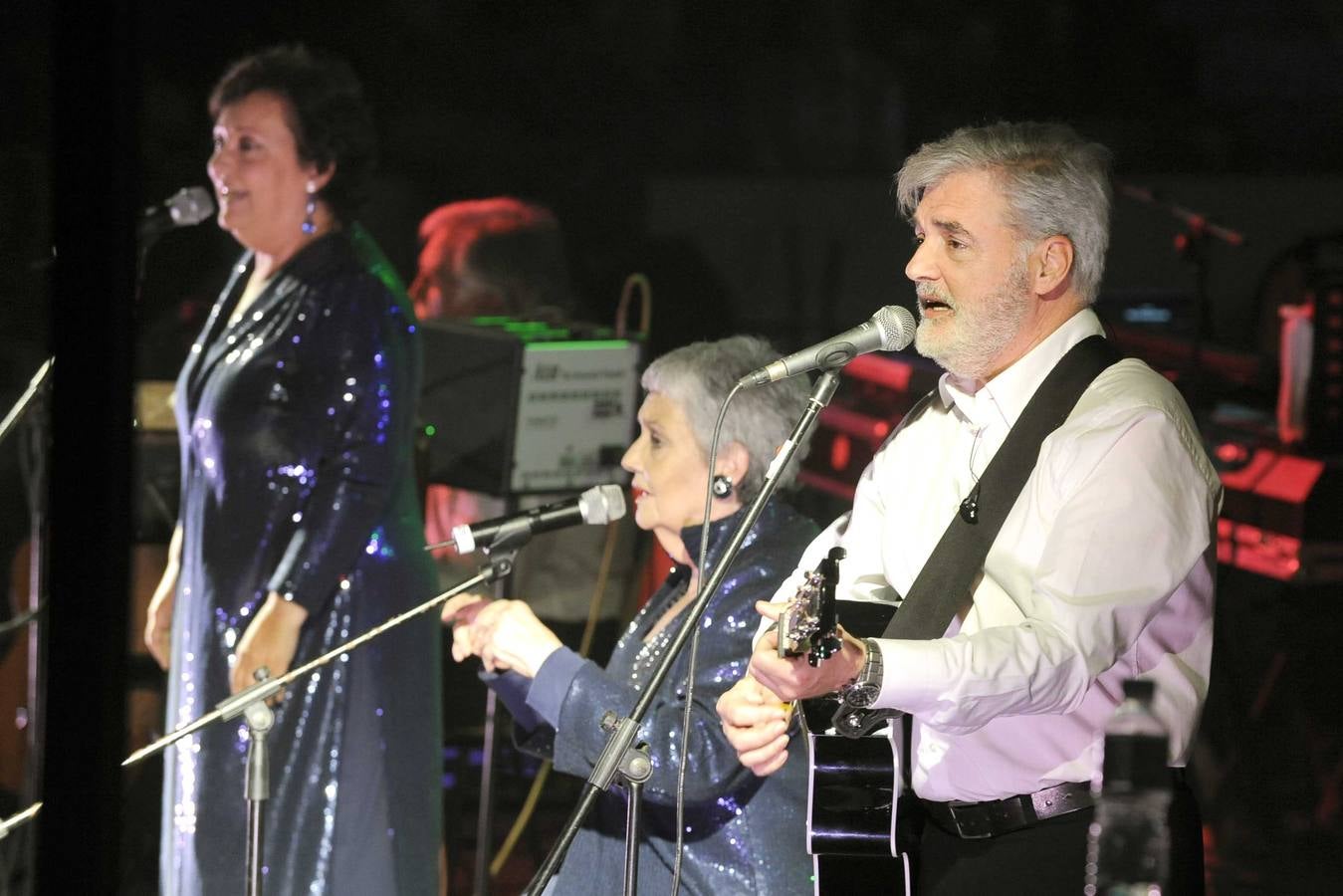 Fiesta de los mayores en el pabellón Huerta del Rey