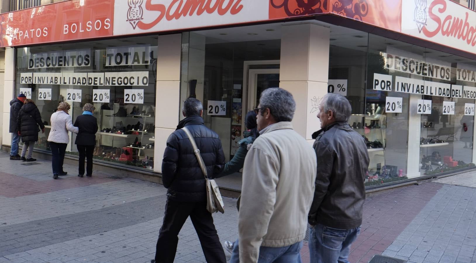 Las compras de última hora colapsan los comercios de Valladolid antes de la noche de Reyes