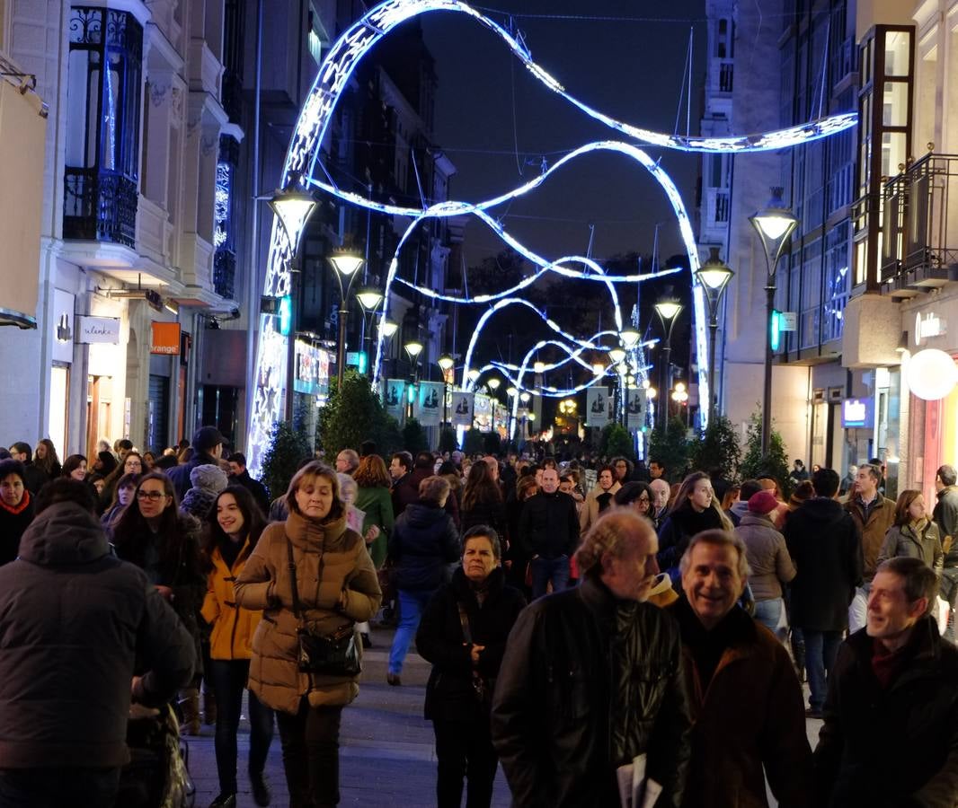 Las compras de última hora colapsan los comercios de Valladolid antes de la noche de Reyes