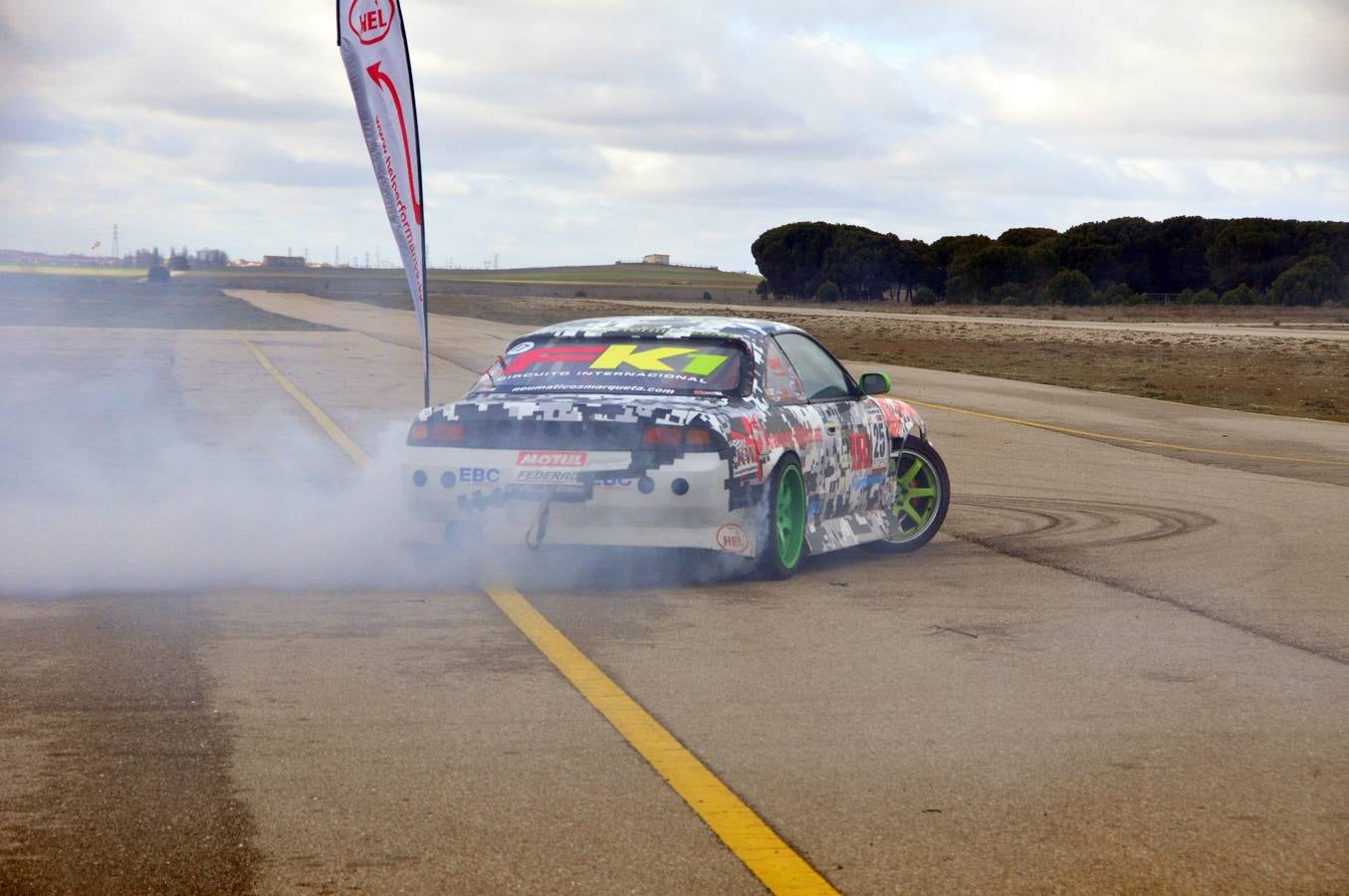 Exhibición de 'drifting' en el aeródromo de Matilla de los Caños.